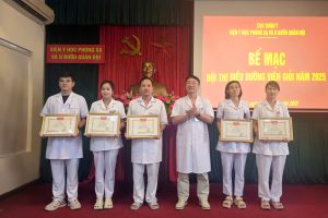 Bế mạc Hội thi Điều dưỡng viên giỏi năm 2025 tại Viện Y học phóng xạ và U bướu Quân đội